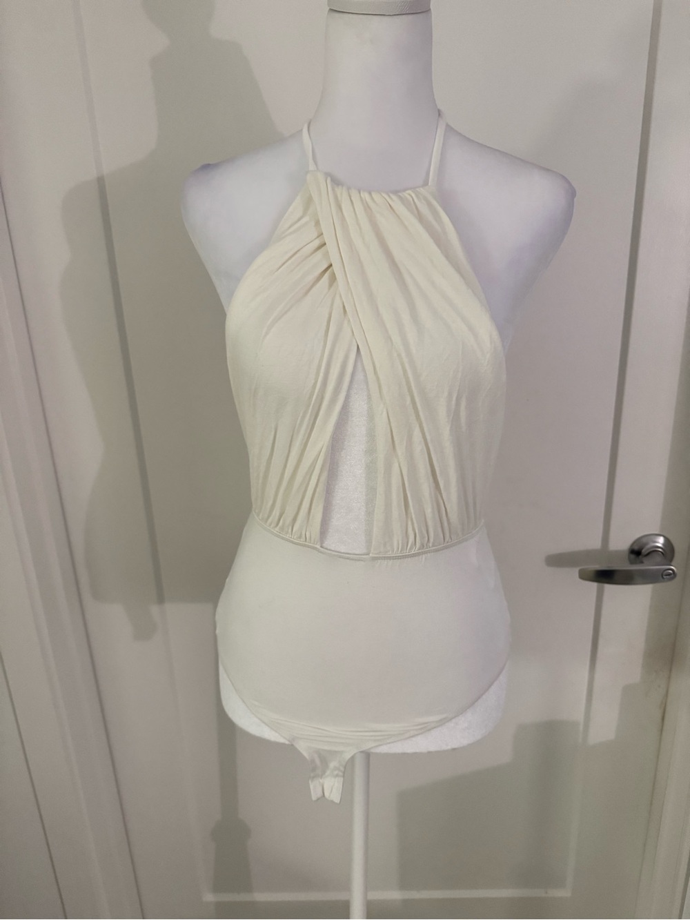 Superdown Women's Cream Halter Twist Front Top